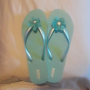 🌴2 pair for $8 Summer Flip Flops🌴